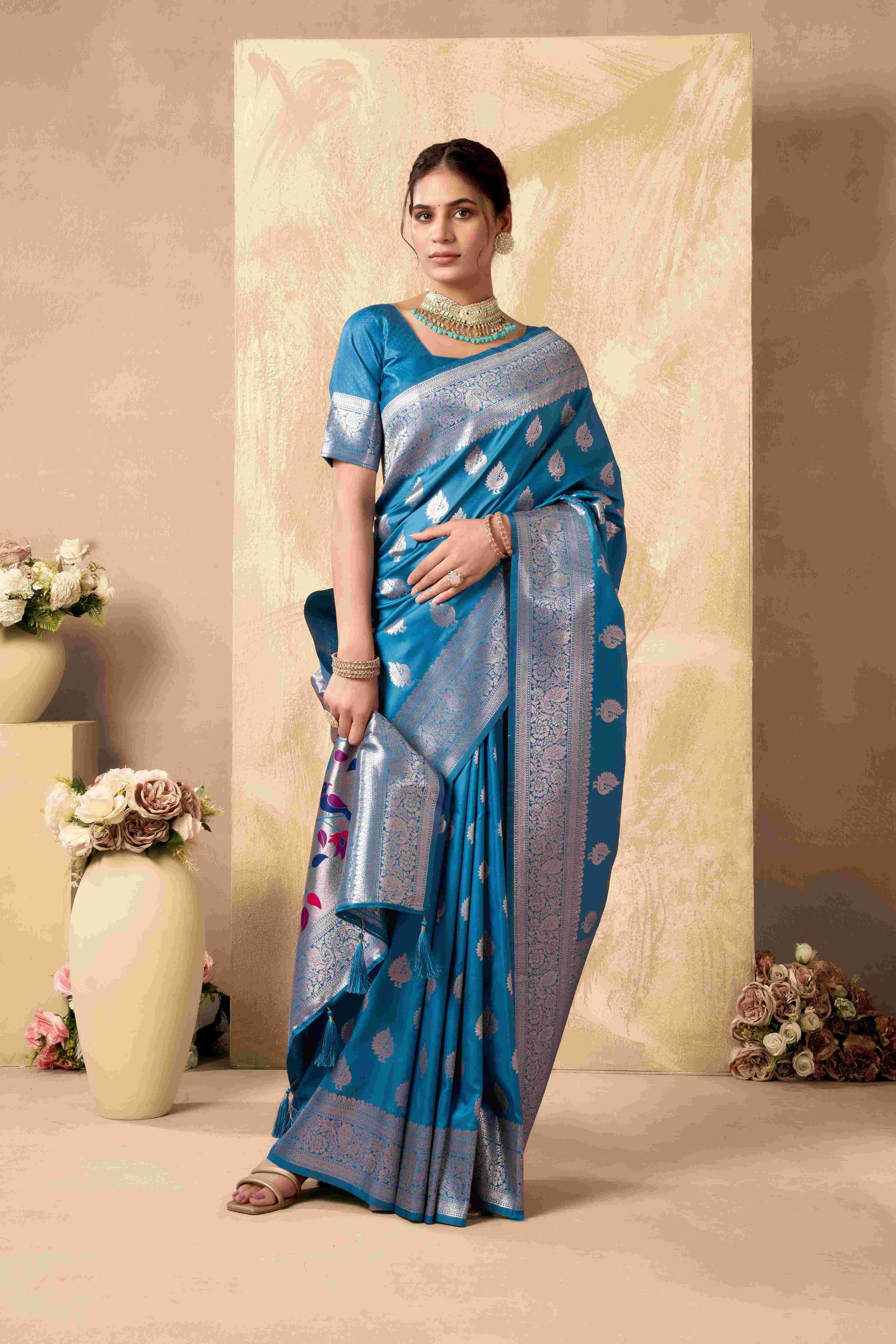 SHAGUN BY TEXOFAB IN PURE SILK WITH ZHALLAR 6.30 MTR WITH BLOUSE 