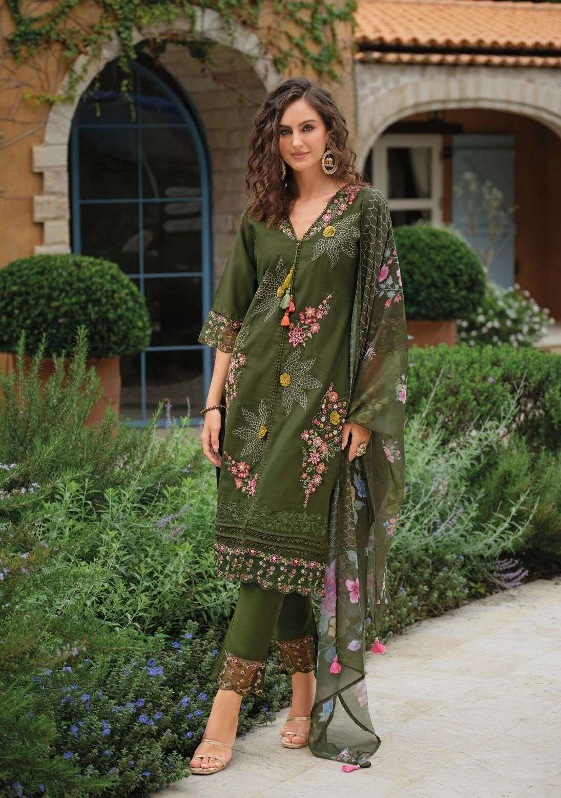 ZOYA BY LADY LEELA IN VISCOSE SILK KURTI WITH DAMAN & SLEEVE EMBROIDERY WORK 