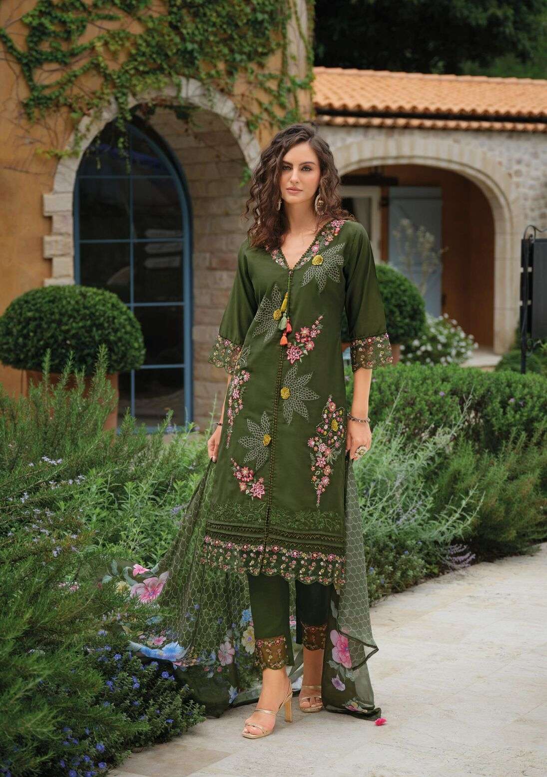 ZOYA BY LADY LEELA IN VISCOSE SILK KURTI WITH DAMAN & SLEEVE EMBROIDERY WORK 