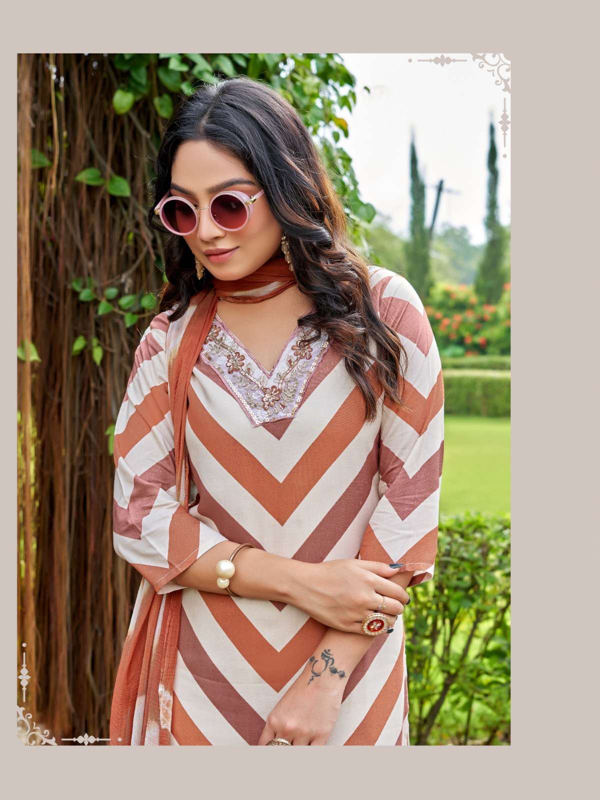 ANAMIKA BY PAAVI IN HEAVY RAYON DIGITAL PRINT WITH V-NECK & HANDWORK 