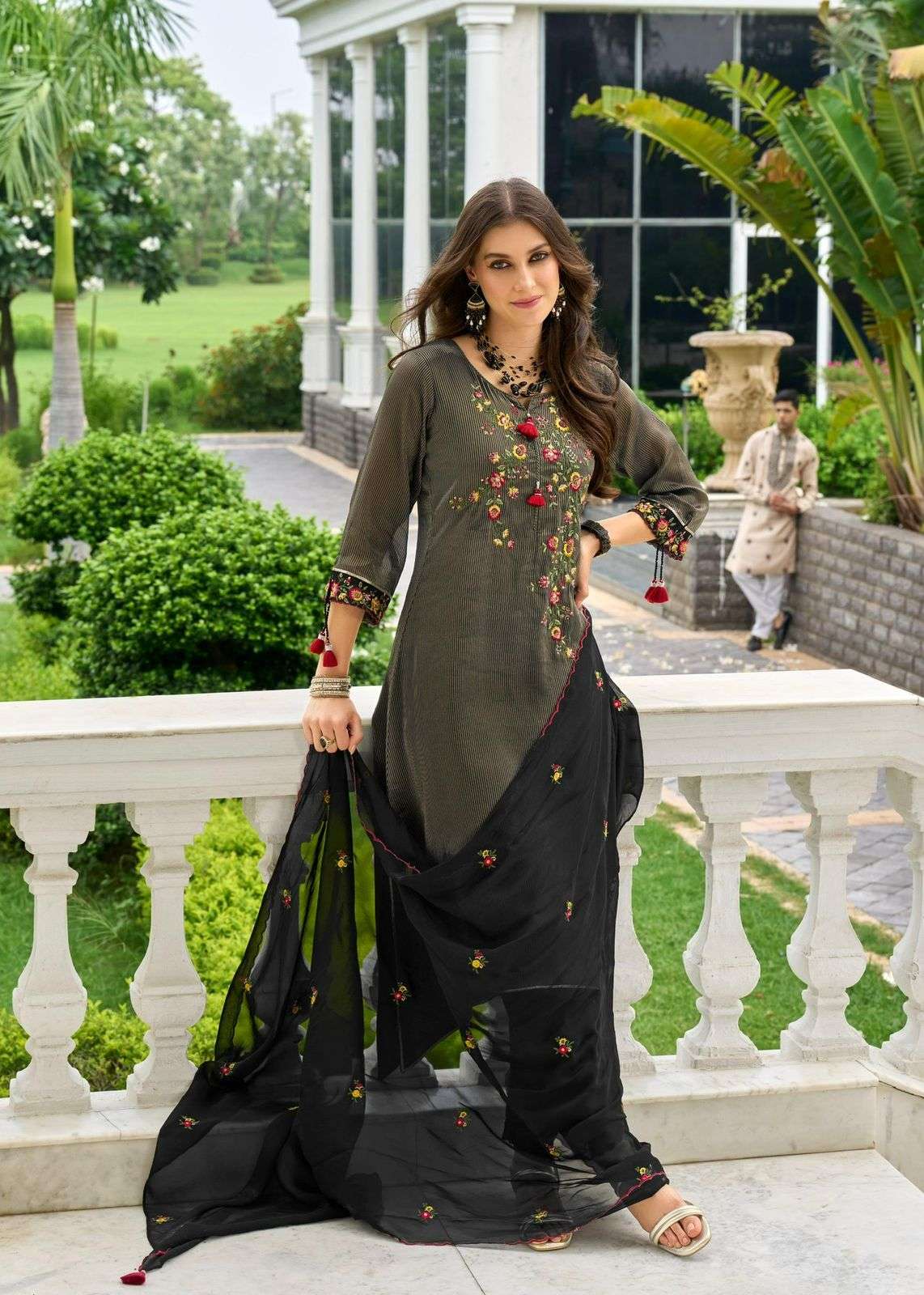 SAHELI BY PRM INDIA IN PURE RUSSIAN SILK JEQUARD WITH EMRODARY & HAND WORK 