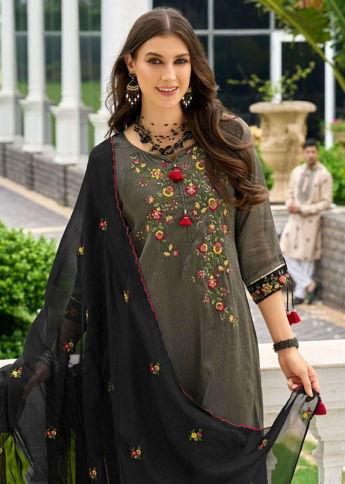 SAHELI BY PRM INDIA IN PURE RUSSIAN SILK JEQUARD WITH EMRODARY & HAND WORK 
