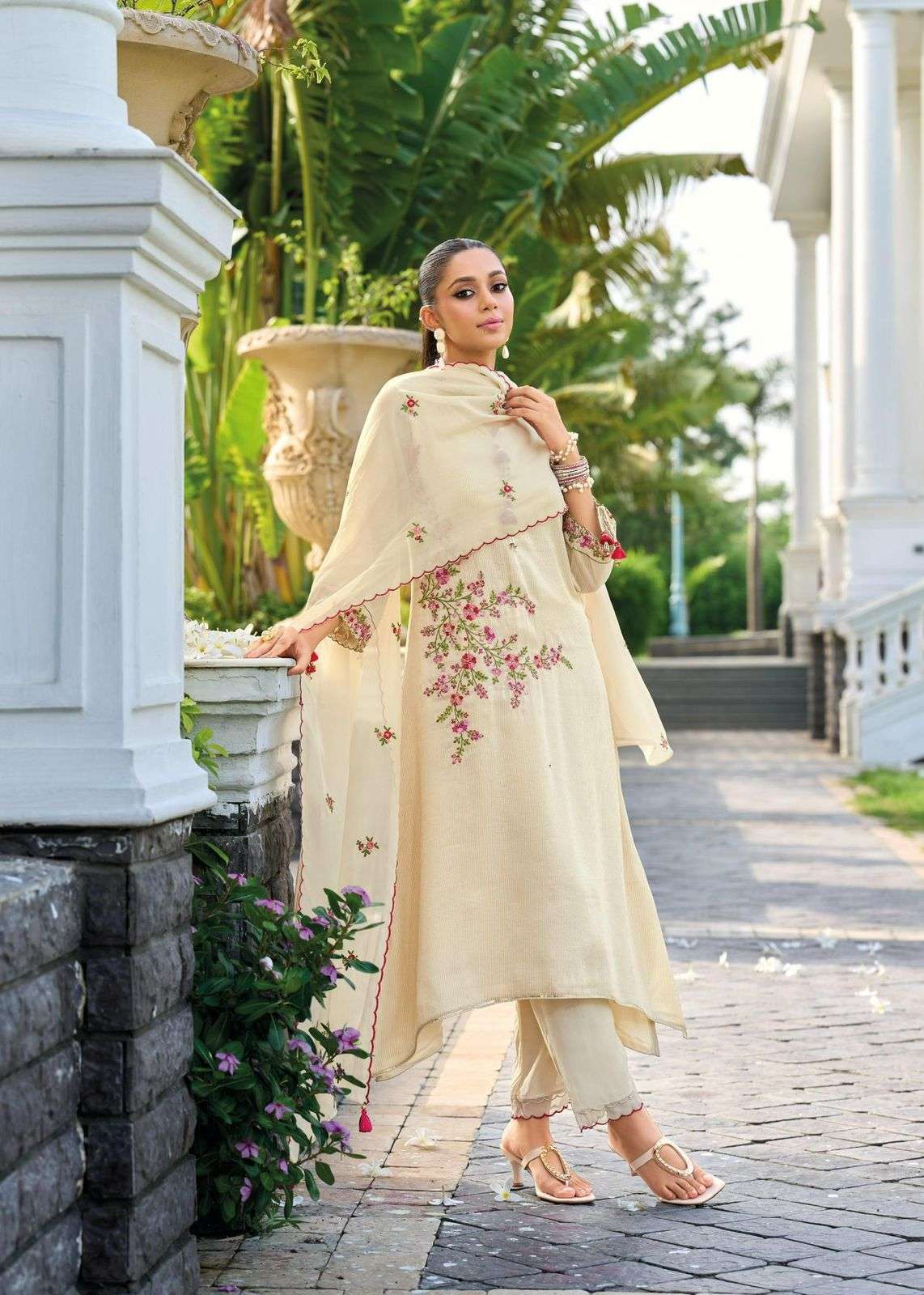SAHELI BY PRM INDIA IN PURE RUSSIAN SILK JEQUARD WITH EMRODARY & HAND WORK 