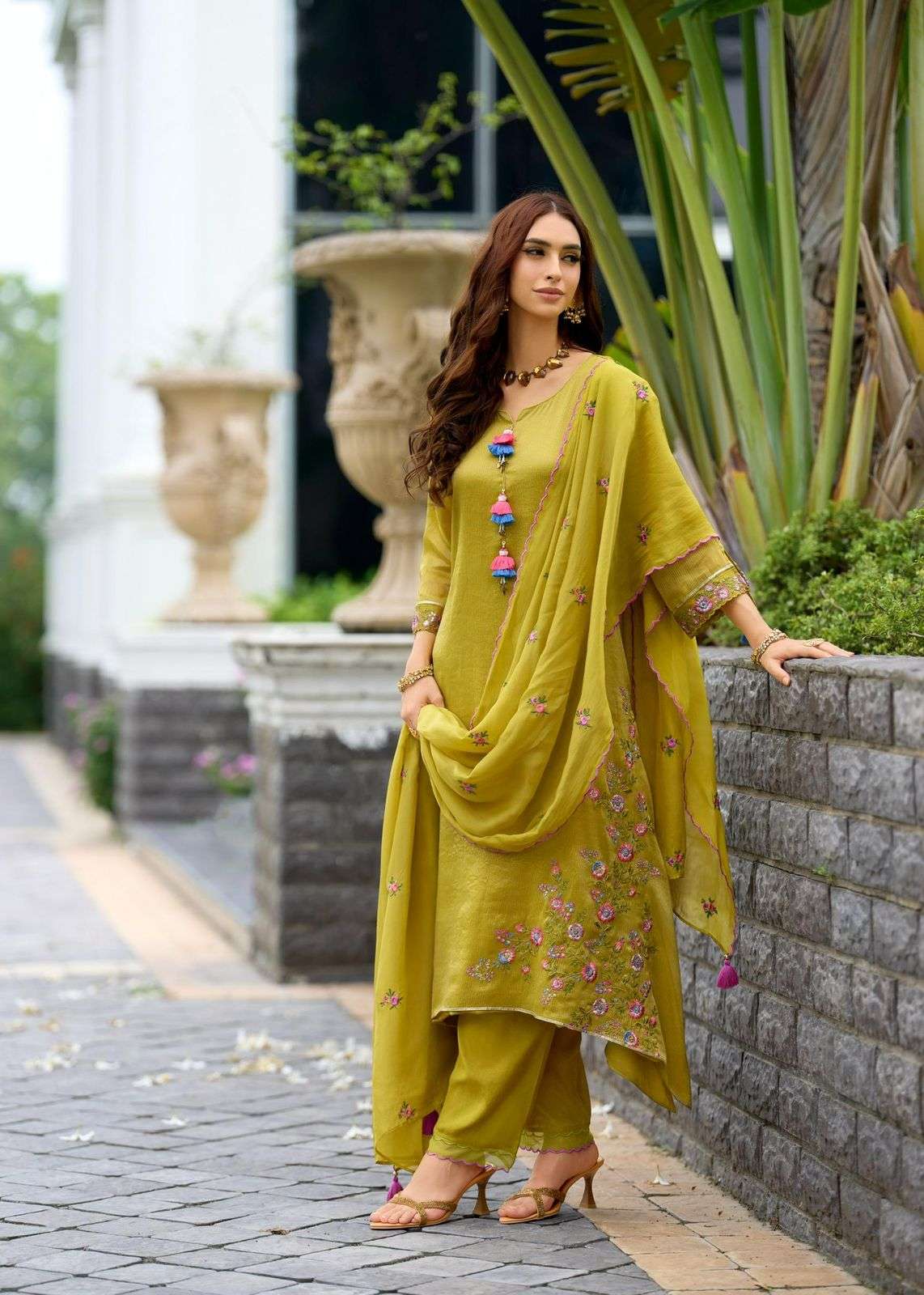 SAHELI BY PRM INDIA IN PURE RUSSIAN SILK JEQUARD WITH EMRODARY & HAND WORK 