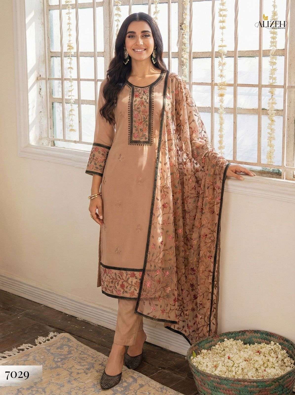 ALIZEH LAUNCHING GEORGETTE FABRIC COLLECTION GULAABO-2
