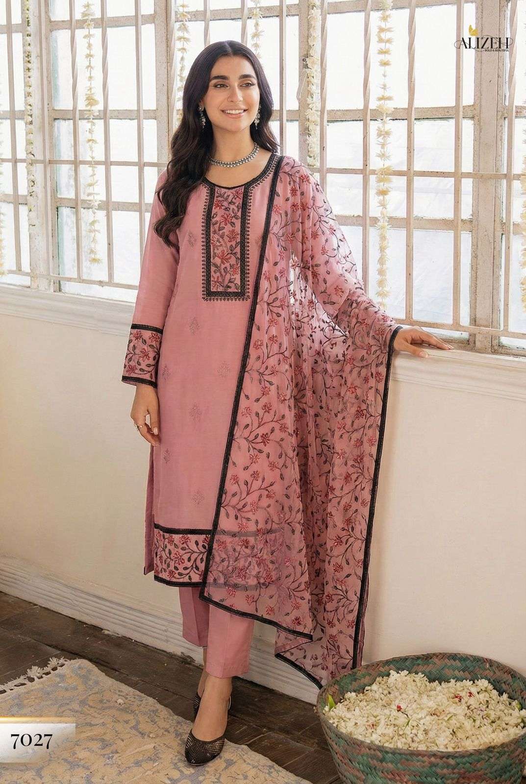 ALIZEH LAUNCHING GEORGETTE FABRIC COLLECTION GULAABO-2