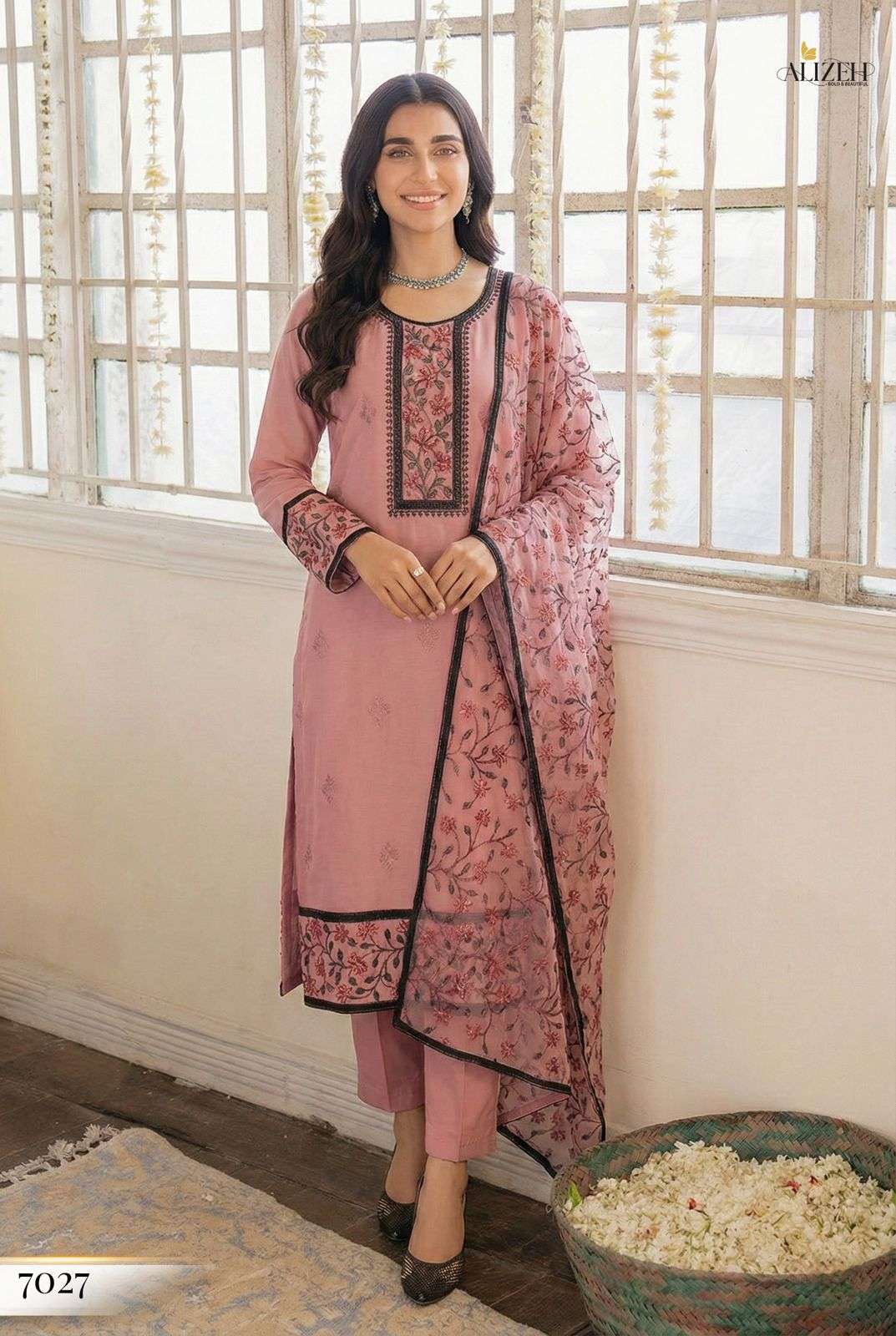 ALIZEH LAUNCHING GEORGETTE FABRIC COLLECTION GULAABO-2