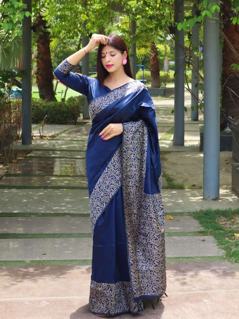 BANGLORI HANDLOOM RAW SILK SAREE WITH RICH WEVING PALLU AND RUNNING BLOUSE PIECE
