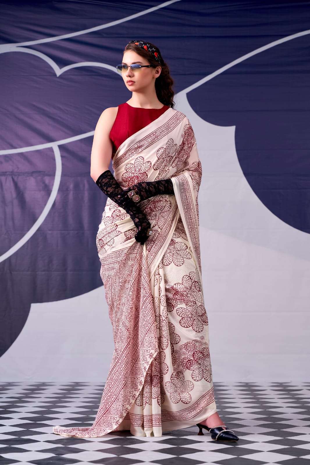 CLASSIC BEAUTY REDEFINED WITH SILKY SMOOTH TEXTURE AND ARTISTIC FLORAL DETAILLING SAREE KASHVIYA