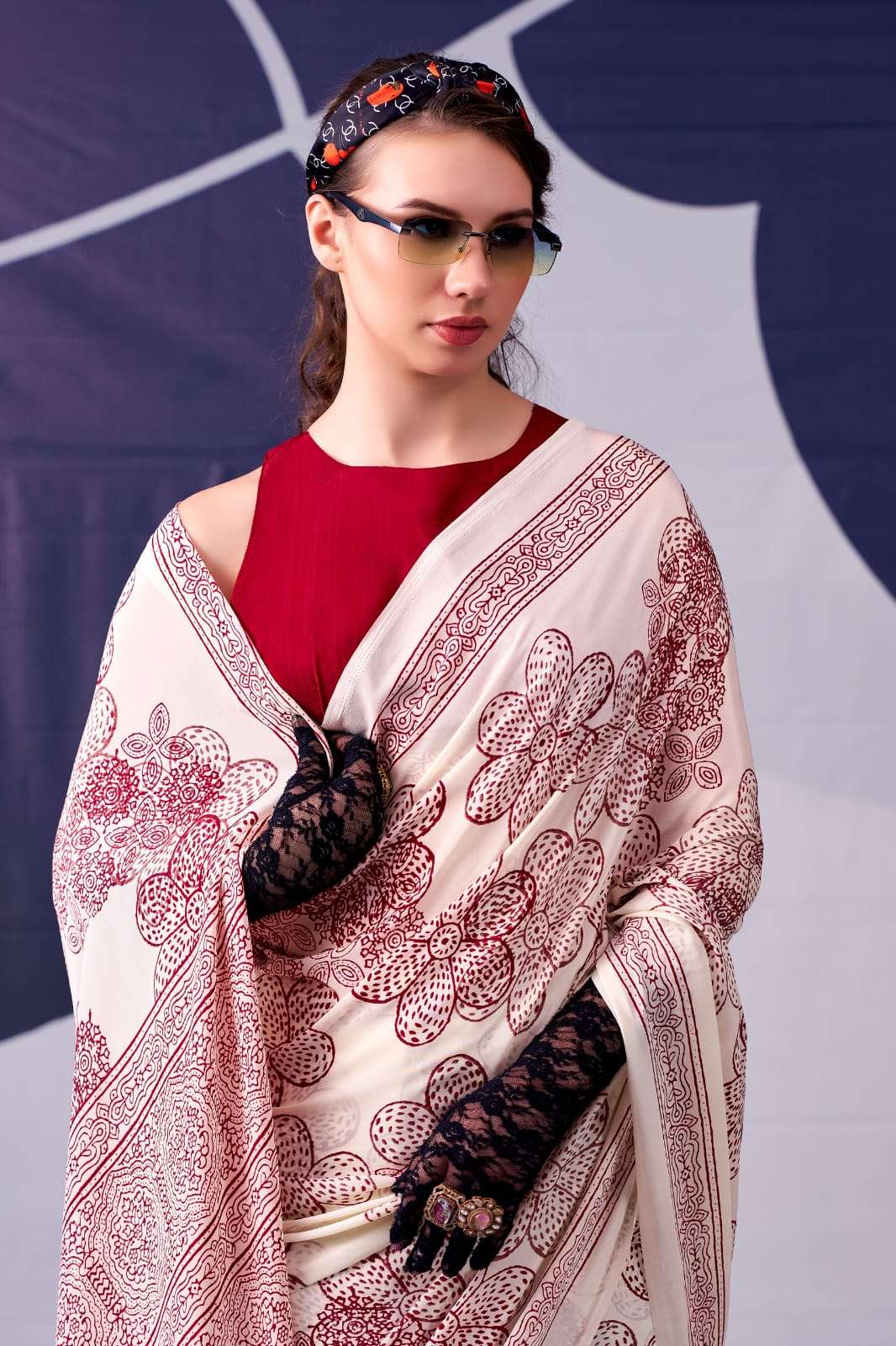 CLASSIC BEAUTY REDEFINED WITH SILKY SMOOTH TEXTURE AND ARTISTIC FLORAL DETAILLING SAREE KASHVIYA