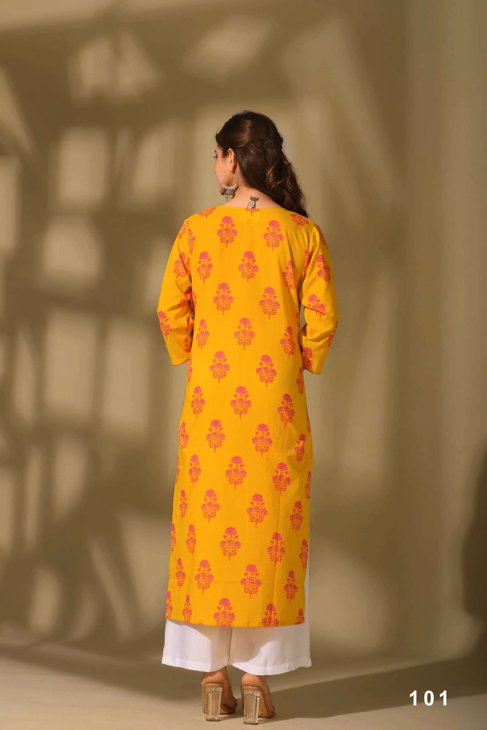 LAUNCHING CAMBRIC COTTON WITH HEAVY DIGITAL PRINT KURTI COLLECTION