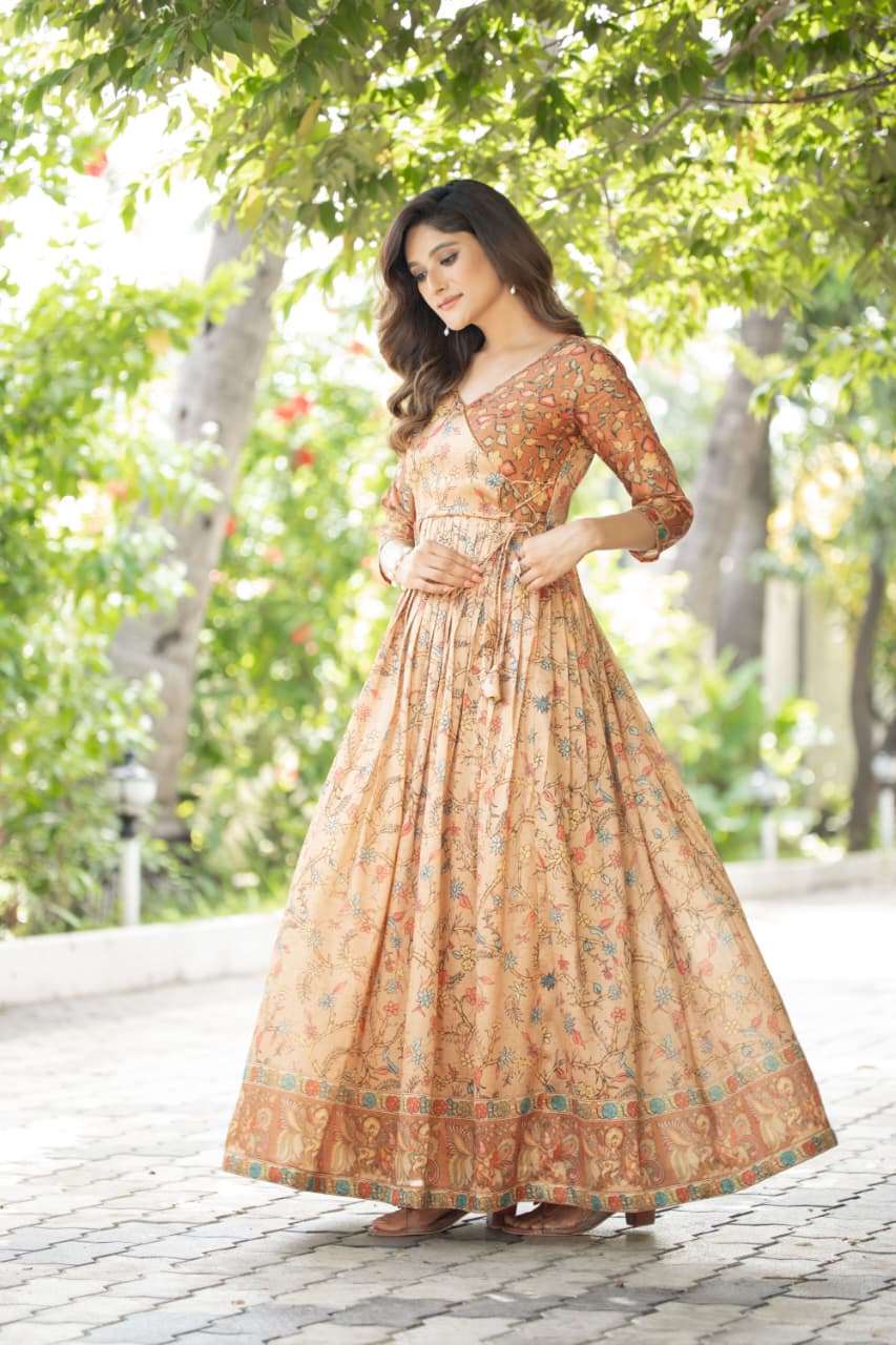 LAUNCHING MOST TREANDING SILK BLEND FEBRIC GOWN 