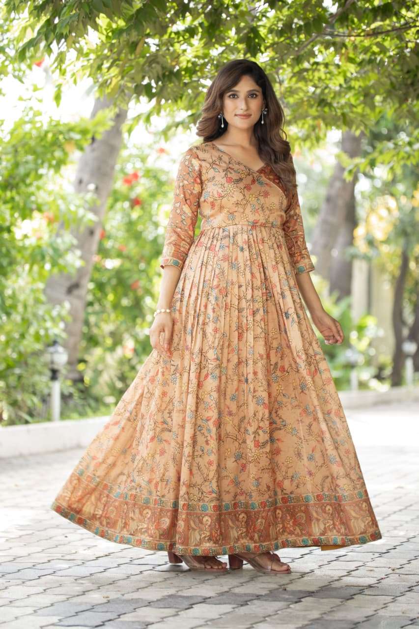 LAUNCHING MOST TREANDING SILK BLEND FEBRIC GOWN 