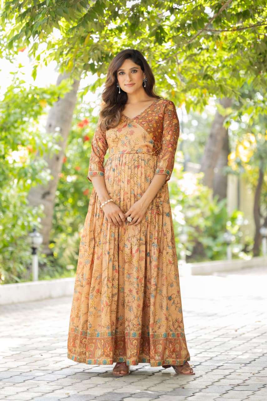 LAUNCHING MOST TREANDING SILK BLEND FEBRIC GOWN 