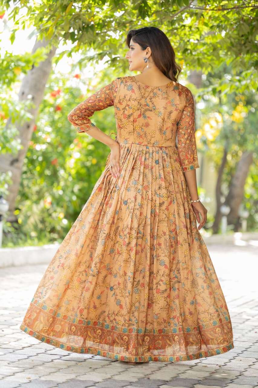 LAUNCHING MOST TREANDING SILK BLEND FEBRIC GOWN 