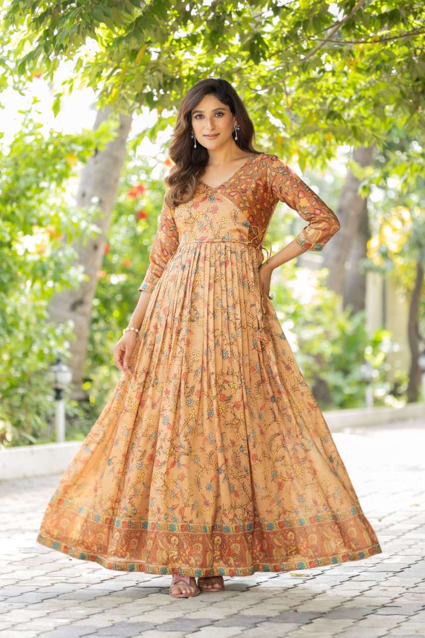 LAUNCHING MOST TREANDING SILK BLEND FEBRIC GOWN 
