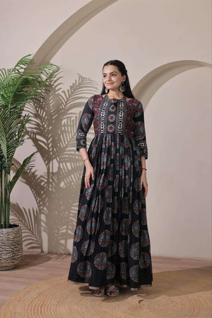 LAUNCHING UNIQUE SILK BLEND FEBRIC GOWN 