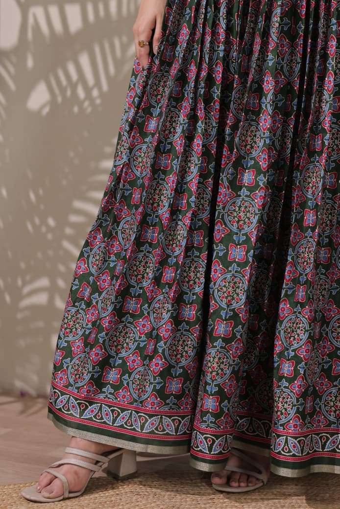 LAUNCHING UNIQUE SILK BLEND FEBRIC GOWN 