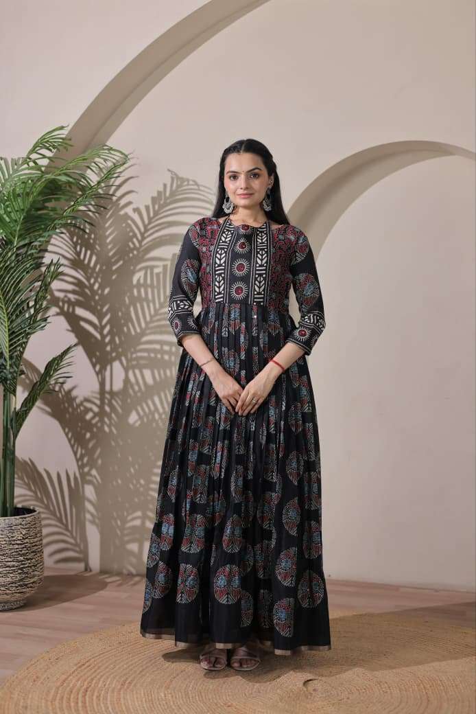 LAUNCHING UNIQUE SILK BLEND FEBRIC GOWN 