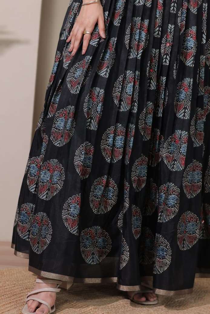 LAUNCHING UNIQUE SILK BLEND FEBRIC GOWN 