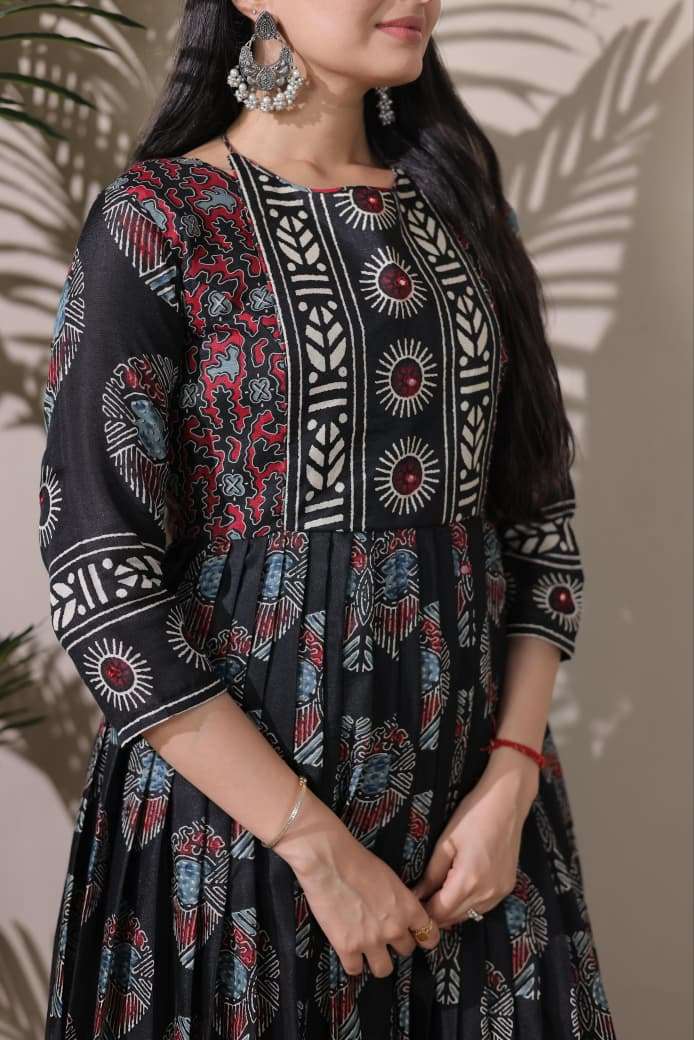 LAUNCHING UNIQUE SILK BLEND FEBRIC GOWN 