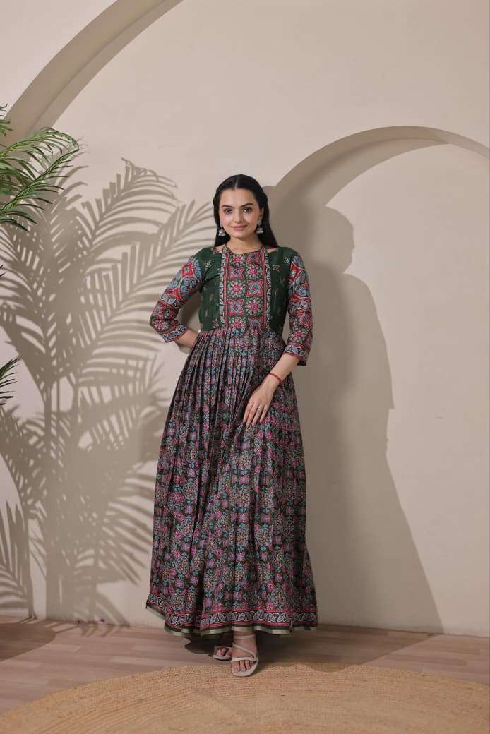 LAUNCHING UNIQUE SILK BLEND FEBRIC GOWN 