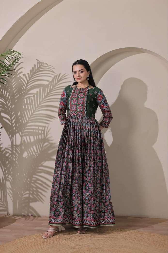 LAUNCHING UNIQUE SILK BLEND FEBRIC GOWN 