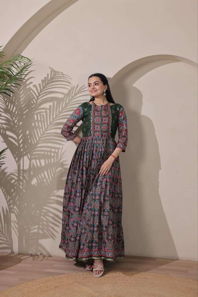LAUNCHING UNIQUE SILK BLEND FEBRIC GOWN 