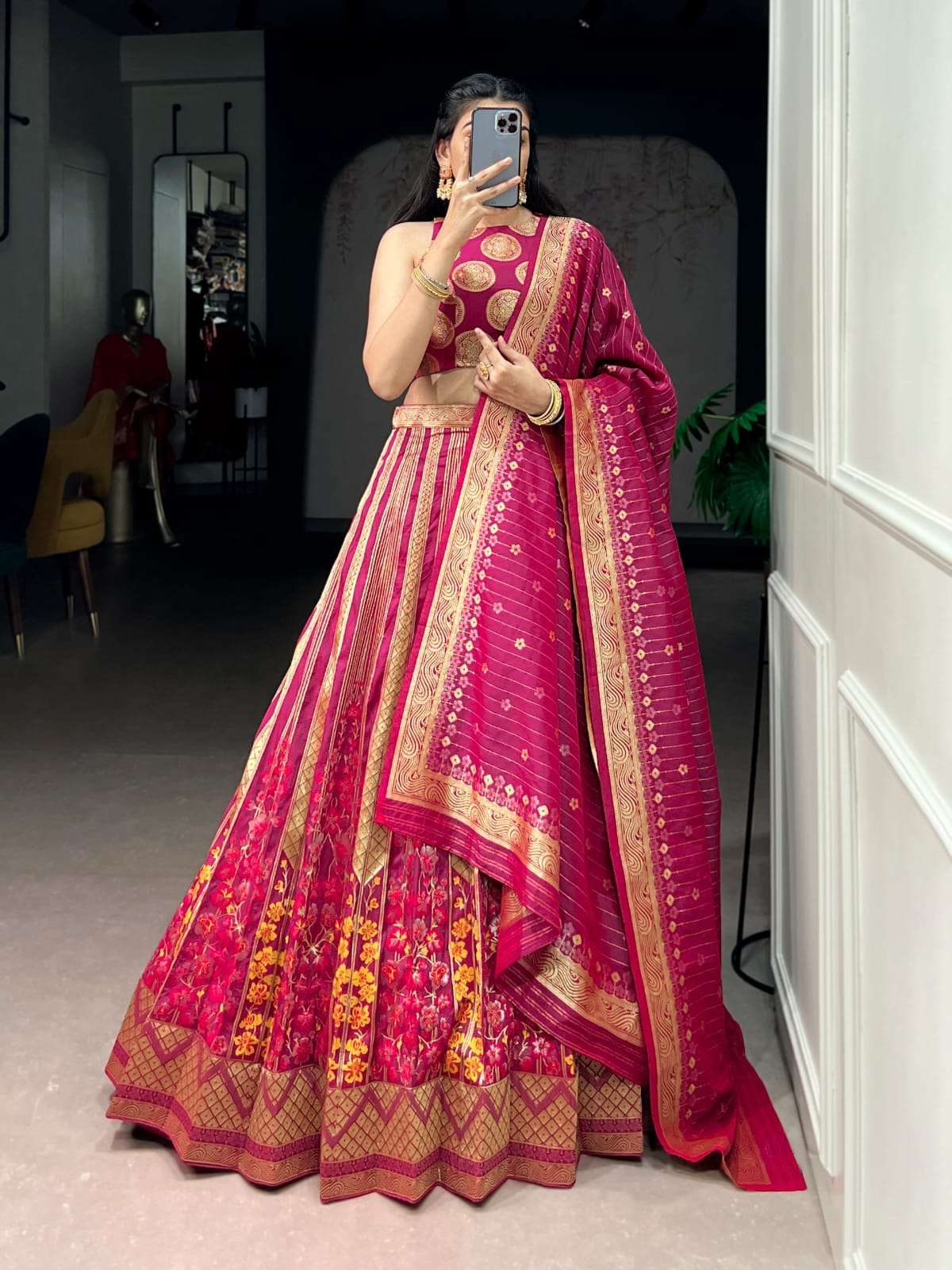 MOST AMAZING SILK BANARASI LEHENGA CHOLI 