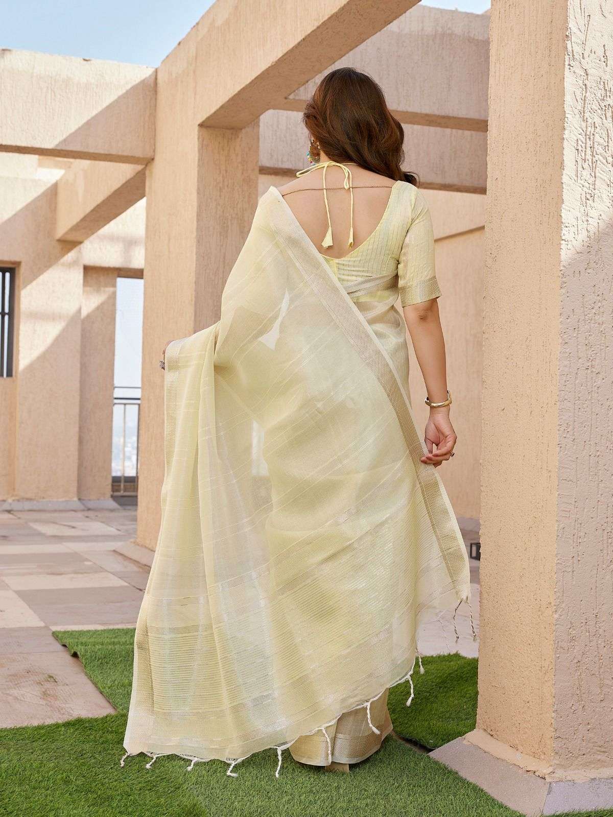 SOFT TISSUE LINEN SILK SAREE WITH ZARI LINING TO ALL OVER THE BODY AND RICH ZARI WEAVE PALLU 