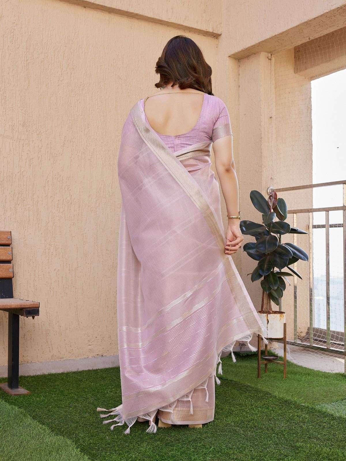 SOFT TISSUE LINEN SILK SAREE WITH ZARI LINING TO ALL OVER THE BODY AND RICH ZARI WEAVE PALLU 