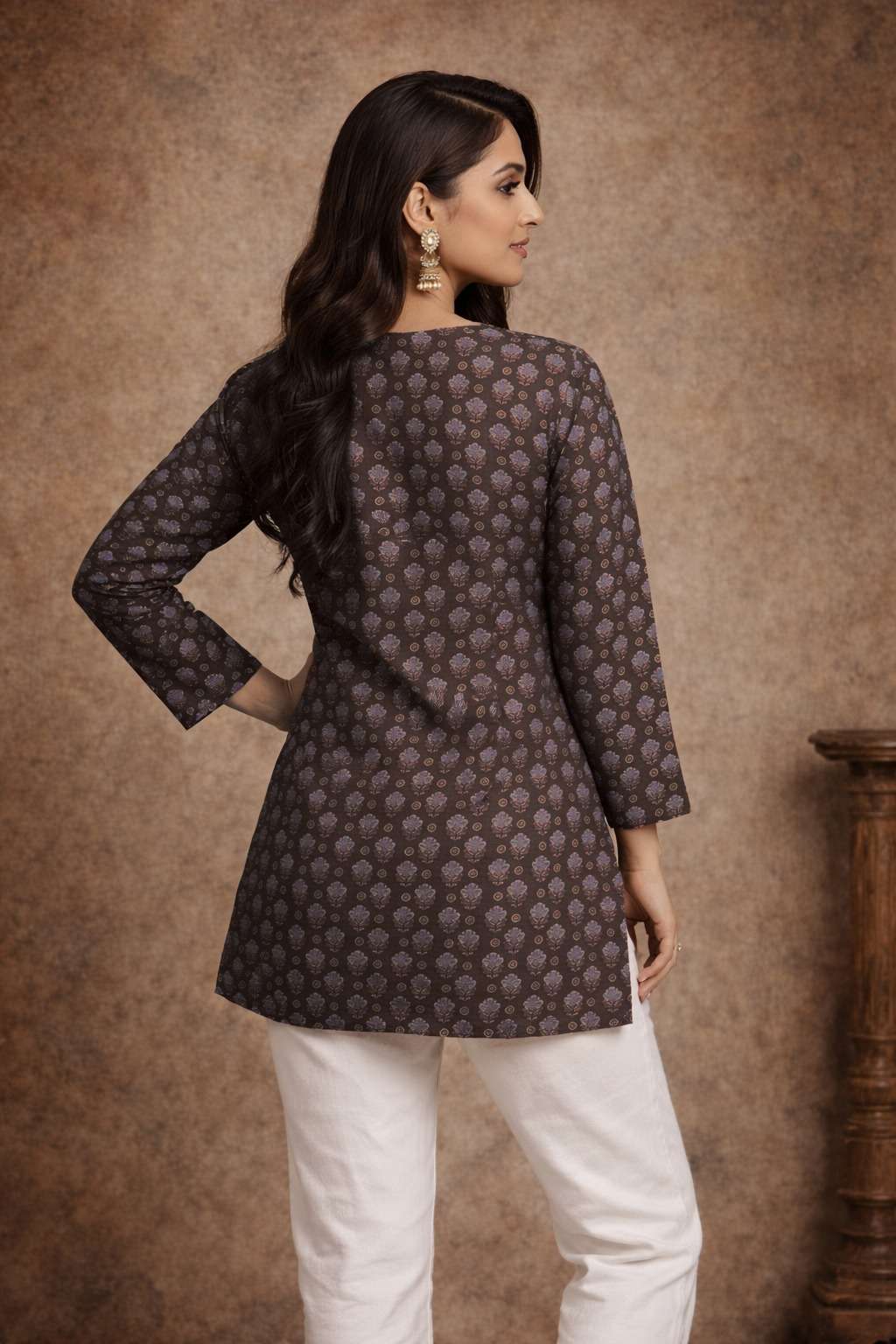 TREANDING SHORT KURTI HEAVY MUSLIN AND DIGITAL PRINTS