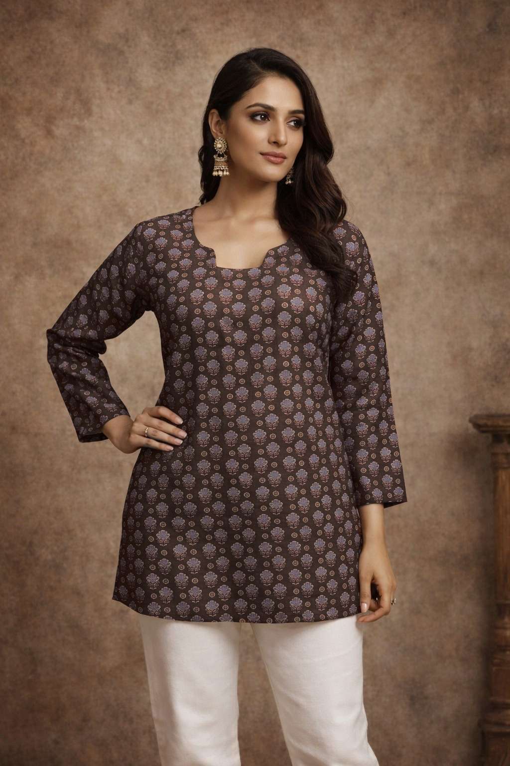 TREANDING SHORT KURTI HEAVY MUSLIN AND DIGITAL PRINTS