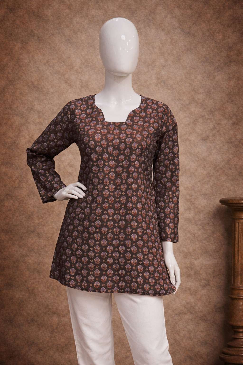 TREANDING SHORT KURTI HEAVY MUSLIN AND DIGITAL PRINTS