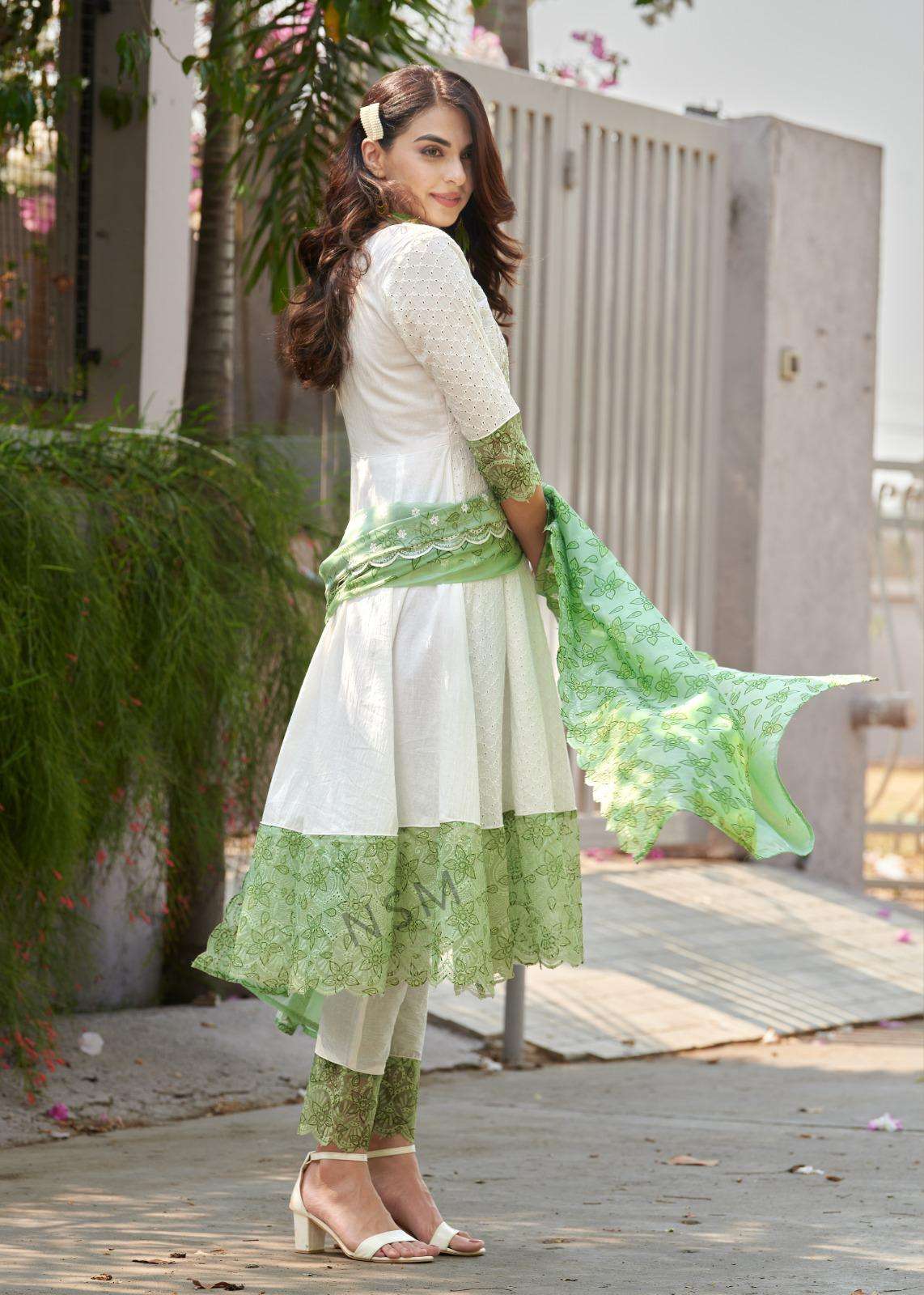HEAVY SHIFFLI  STICH SUIT  TOP HEAVY EMBROIDERY NACK WORK WITH PURE COTTON SHIFFLE WORK ANARKALI STYLE WITH  PANAL ORGANZA SHIFFLE WITH DIGITAL PRINT EXPORTER